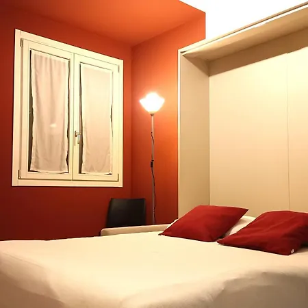 Appartement Looking 4 Charming With Courtyard On The Navigli *